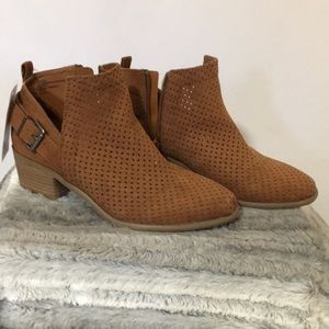 Heeled boots